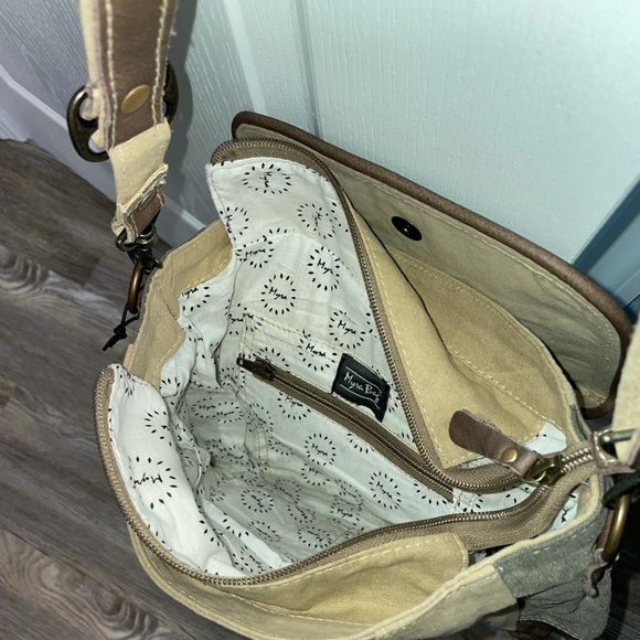 PRICE DROP! Myra- Leather Star Shoulder Bag - Picture 7 of 8